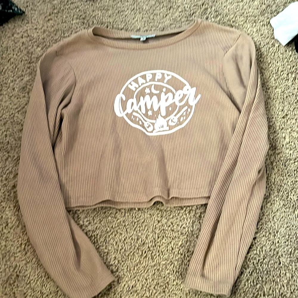 Long sleeve Light brown crop top “happy camping”
